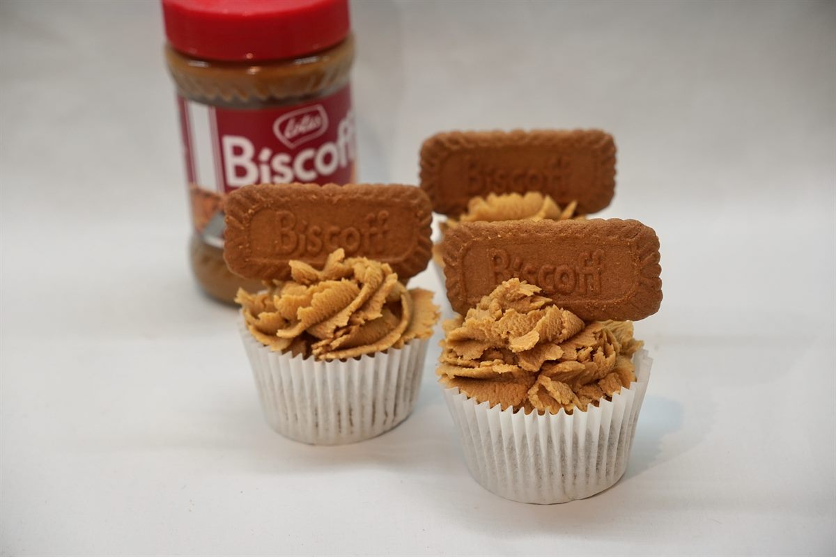 Biscoff cupcakes topped with Biscoff biscuits